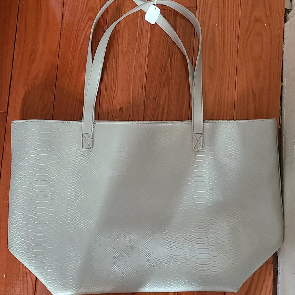 NWT bath and body works totebag with zipper